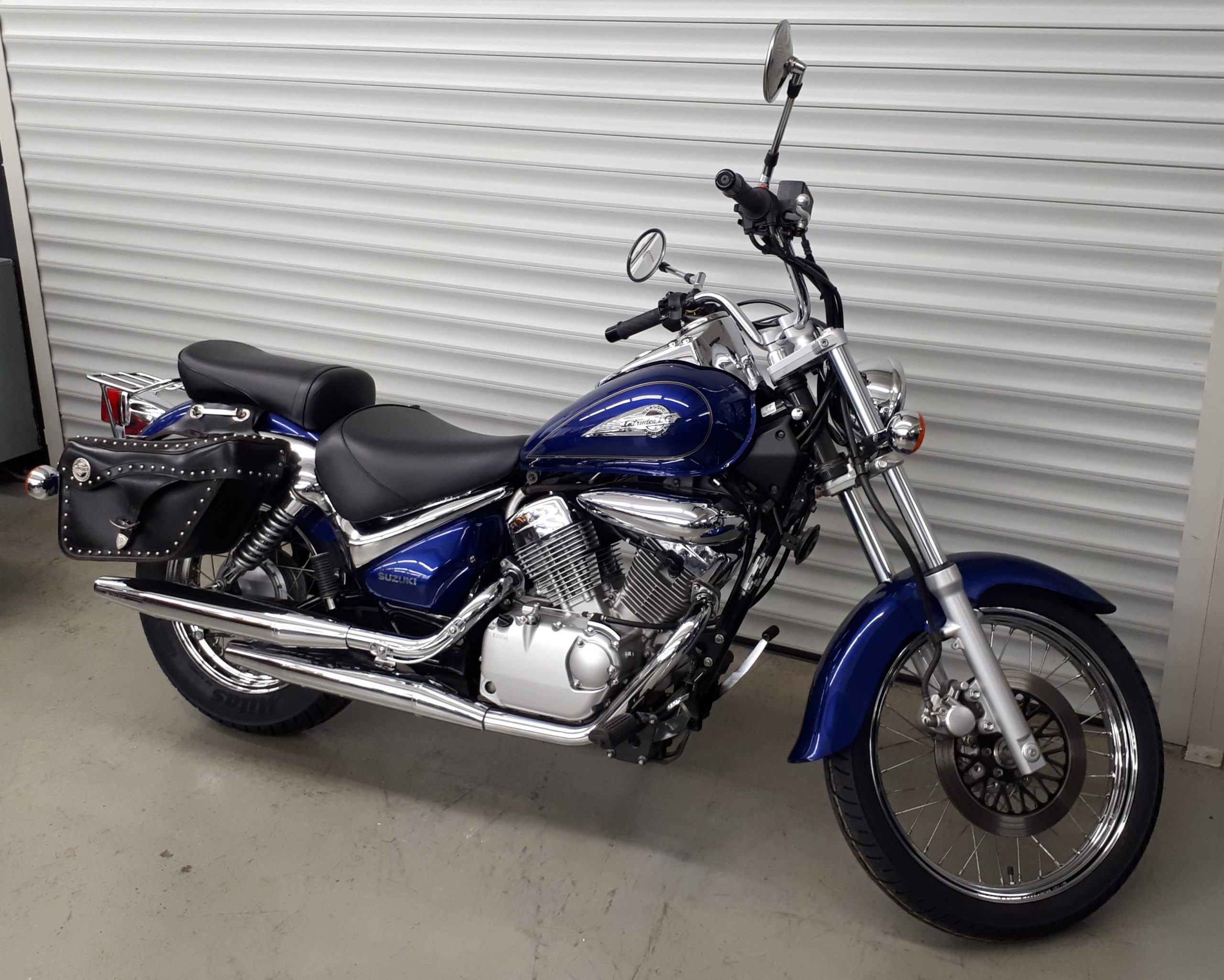 
								SUZUKI VL 125 vollständig									